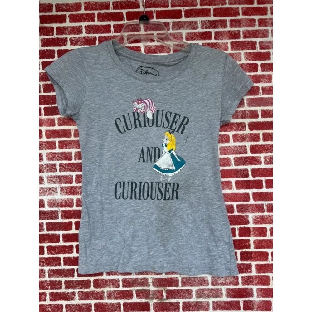 Disney Alice in Wonderland T-Shirt Curiouser and Curiouser Gray Size Medium 7-9